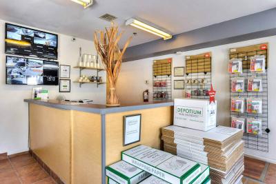 Storage Units at Depotium Mini Entrepôt - Laval - 4425 Avenue des Industries, Laval, QC